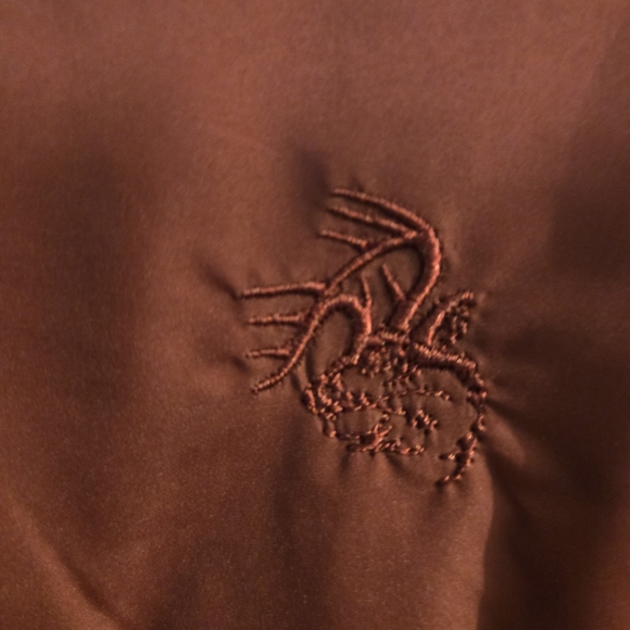 Legendary Whitetails Maroon Vest with Plaid Lining - Picture 6 of 6